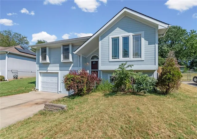 Photo 2 of Single family home for sale at 1403 Dickinson Rd, Independence, MO 64050 | MLS# 2640316 | Listing updated on 2026-09-13