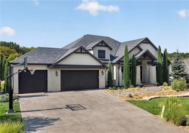Photo 4 of Single family home for sale at 404 S Shore Dr, Greenwood, MO 64034 | MLS# 2640331 | Listing updated on 2026-09-10
