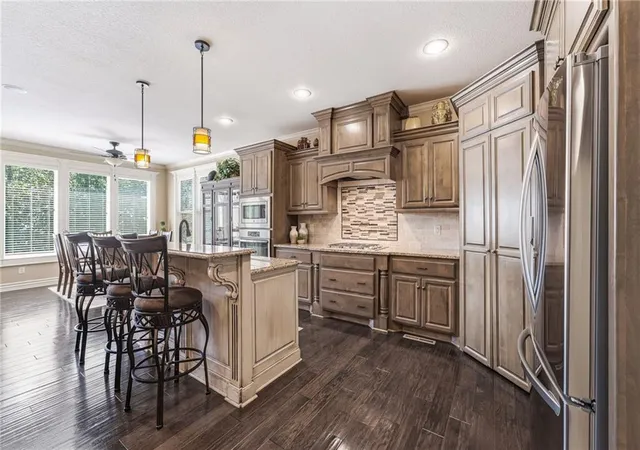Photo 2 of Sale Pending at 1209 Sw 40th Street, Lees Summit, MO 64082 | MLS# 2640347 | Listing updated on 2026-09-10
