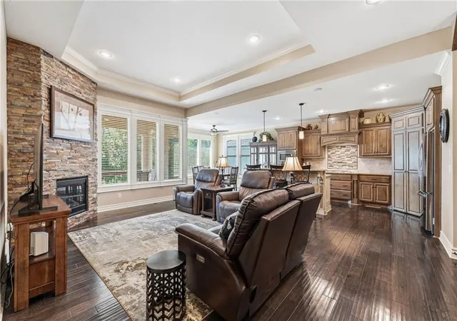 Photo 3 of Sale Pending at 1209 Sw 40th Street, Lees Summit, MO 64082 | MLS# 2640347 | Listing updated on 2026-09-10