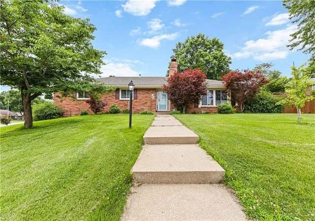 Photo 1 of Single family home for sale at 5 S Carriage Dr, Saint Joseph, MO 64506 | MLS# 2640349 | Listing updated on 2026-09-15