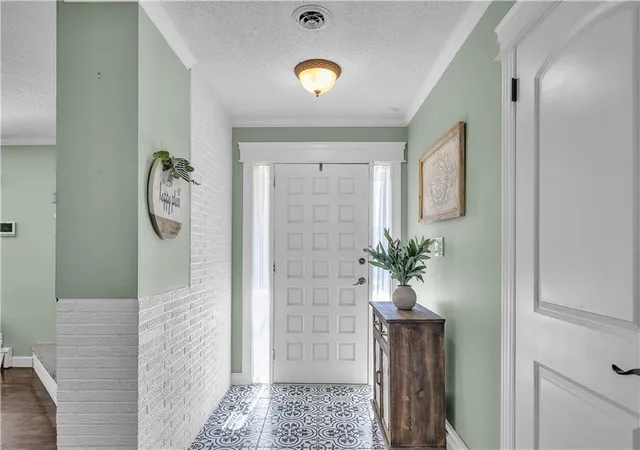 Photo 2 of Single family home for sale at 5 S Carriage Dr, Saint Joseph, MO 64506 | MLS# 2640349 | Listing updated on 2026-09-15