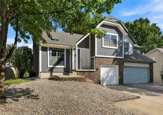 Photo 2 of Sale Pending at 10924 W 115th Street, Overland Park, KS 66210 | MLS# 2640353 | Listing updated on 2026-09-12