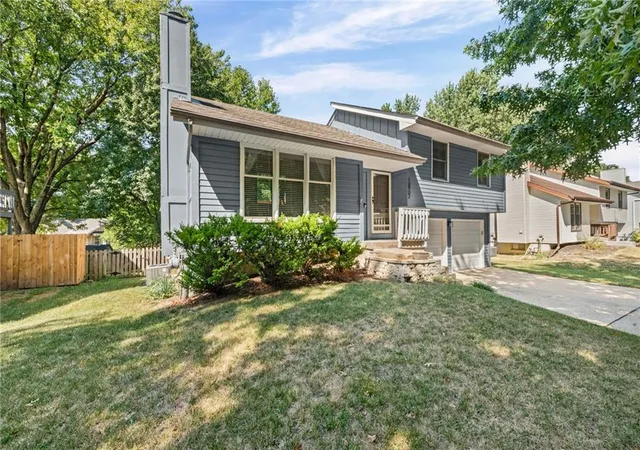 Photo 3 of Single family home for sale at 10902 N Harrison St, Kansas City, MO 64155 | MLS# 2640405 | Listing updated on 2026-09-13