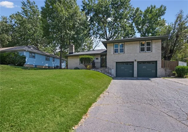 Photo 2 of Sale Pending at 7139 Lafayette Ave, Kansas City, KS 66109 | MLS# 2640421 | Listing updated on 2026-09-11