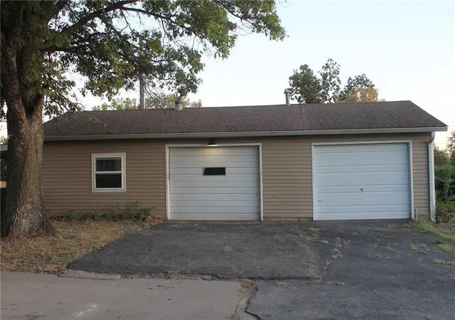 Photo 4 of Sale Pending at 1805 New Mexico Rd, Iola, KS 66749 | MLS# 2640465 | Listing updated on 2026-09-11