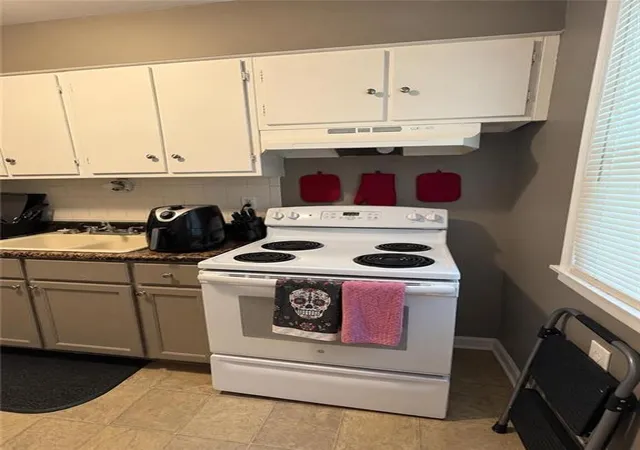 Photo 3 of House for sale at 1427 Oakley Ave, Kansas City, MO 64127 | MLS# 2640467 | Listing updated on 2026-09-09