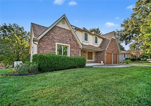 Photo 2 of Sale Pending at 7605 Nw Roberts Rd, Weatherby Lake, MO 64152 | MLS# 2640487 | Listing updated on 2026-09-15
