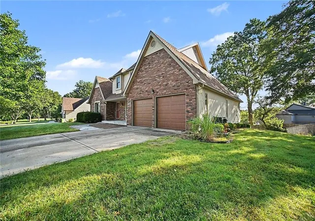 Photo 3 of Sale Pending at 7605 NW Roberts Rd, Weatherby Lake, MO 64152 | MLS# 2640487 | Listing updated on 2026-09-15