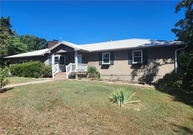 Photo 2 of Single family home for sale at 36405 Hedge Ln Rd, Paola, KS 66071 | MLS# 2640496 | Listing updated on 2026-09-30