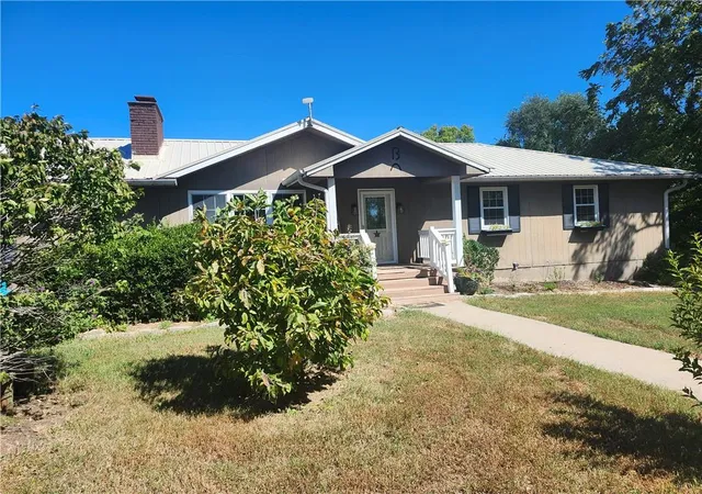 Photo 3 of Single family home for sale at 36405 Hedge Ln Rd, Paola, KS 66071 | MLS# 2640496 | Listing updated on 2026-09-30