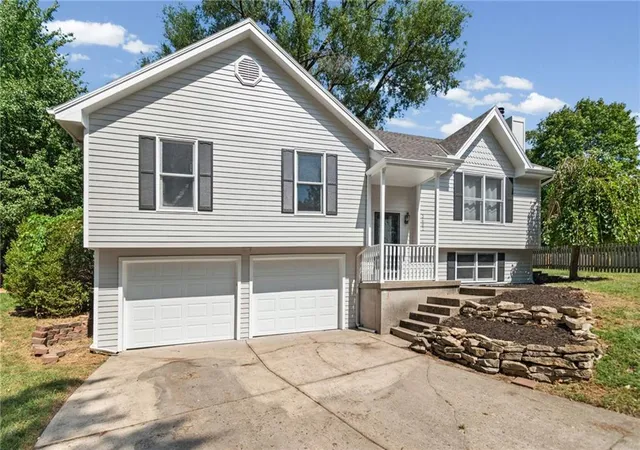 Photo 3 of Sale Pending at 3602 Ne 77th Terrace, Kansas City, MO 64119 | MLS# 2640510 | Listing updated on 2026-09-12