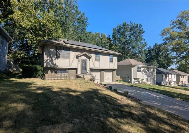 Photo 3 of Sale Pending at 1108 10th Street, Blue Springs, MO 64014 | MLS# 2640543 | Listing updated on 2026-09-09