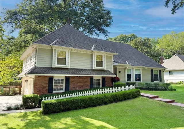 Photo 1 of Single family home for sale at 10508 Ensley Ln, Leawood, KS 66206 | MLS# 2640552 | Listing updated on 2026-09-29
