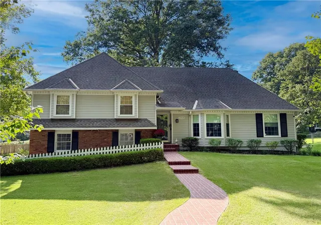 Photo 2 of Single family home for sale at 10508 Ensley Ln, Leawood, KS 66206 | MLS# 2640552 | Listing updated on 2026-09-29