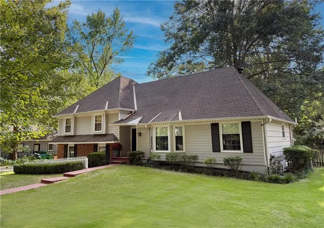 Photo 3 of Single family home for sale at 10508 Ensley Ln, Leawood, KS 66206 | MLS# 2640552 | Listing updated on 2026-09-29