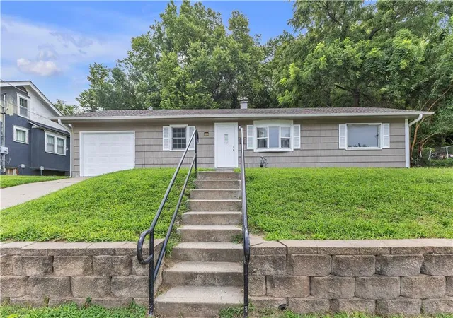 Photo 1 of Single family home for sale at 6609 King Hl Ave, Saint Joseph, MO 64504 | MLS# 2640566 | Listing updated on 2026-09-12