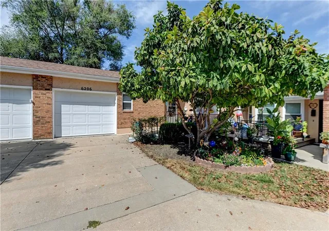 Photo 2 of Single family home for sale at 6206 Ash Ct, Raytown, MO 64133 | MLS# 2640616 | Listing updated on 2026-09-12
