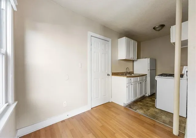 Listing Photo 5 - Condo for sale in building located at 3820 Walnut St, Kansas City, MO 64111