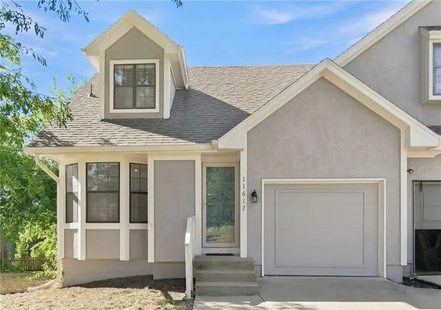 Townhouse for sale at 11617 W 113 Street, Overland Park, KS 66210 | MLS# 2640624