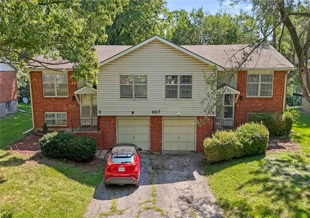Multi family home for sale at 605-607 NE Lynn St, Lee's Summit, MO 64063 | MLS# 2640640