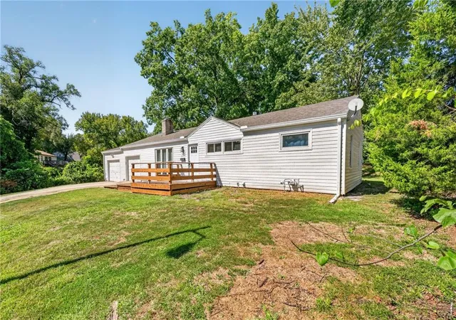 Photo 2 of Single family home for sale at 5609 N Lenox Ave, Kansas City, MO 64151 | MLS# 2640642 | Listing updated on 2026-09-30