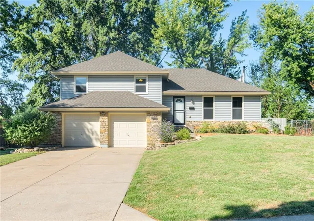 Photo 1 of Sale Pending at 9534 Connell Dr, Overland Park, KS 66212 | MLS# 2640679 | Listing updated on 2026-09-15