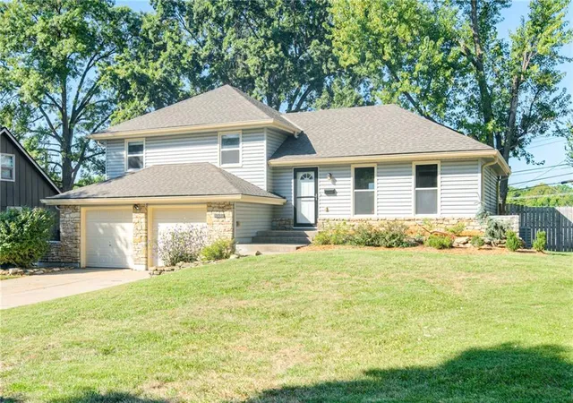 Photo 2 of Sale Pending at 9534 Connell Dr, Overland Park, KS 66212 | MLS# 2640679 | Listing updated on 2026-09-15
