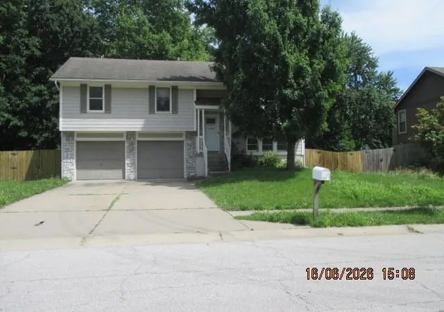 Photo 1 of Sale Pending at 10507 N Central St, Kansas City, MO 64155 | MLS# 2640718 | Listing updated on 2026-10-06