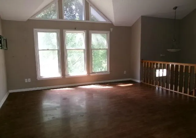 Photo 4 of Sale Pending at 10507 N Central St, Kansas City, MO 64155 | MLS# 2640718 | Listing updated on 2026-10-06