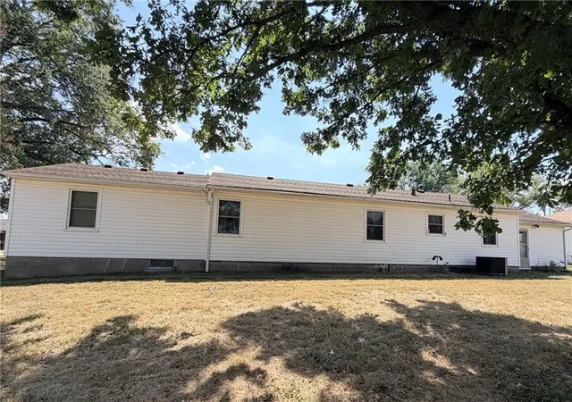Photo 3 of Sale Pending at 100 W Lee St, Butler, MO 64730 | MLS# 2640727 | Listing updated on 2026-09-25