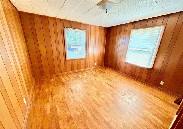 Photo 4 of Sale Pending at 100 W Lee St, Butler, MO 64730 | MLS# 2640727 | Listing updated on 2026-09-25