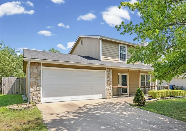 Photo 1 of Single family home for sale at 604 Stowe Ct, Lawrence, KS 66049 | MLS# 2640754 | Listing updated on 2026-09-12