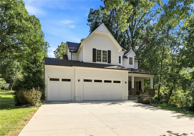 Photo 2 of Single family home for sale at 5917 W 61st Terrace, Mission, KS 66202 | MLS# 2640771 | Listing updated on 2026-09-12