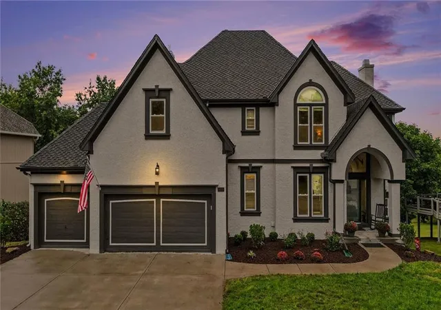 Photo 3 of Single family home for sale at 8008 Park Ridge Dr, Parkville, MO 64152 | MLS# 2640789 | Listing updated on 2026-10-01