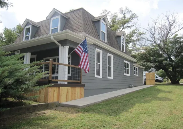 Single family home for sale at 3320 Saint Joseph Ave, Saint Joseph, MO 64505 | MLS# 2640797