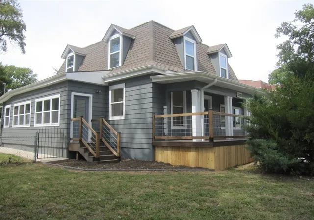 Photo 3 of Single family home for sale at 3320 Saint Joseph Ave, Saint Joseph, MO 64505 | MLS# 2640797 | Listing updated on 2026-09-11