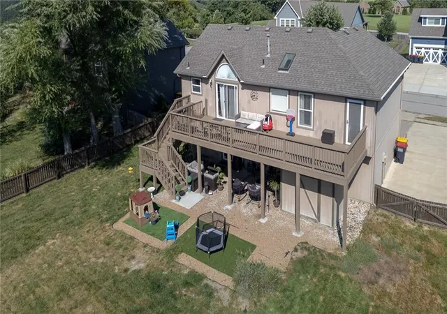 Photo 2 of Sale Pending at 1802 Lauren Ln, Kearney, MO 64060 | MLS# 2640823 | Listing updated on 2026-09-12