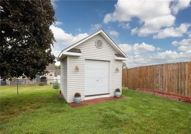Photo 3 of Sale Pending at 3405 Stardust Dr, St Joseph, MO 64503 | MLS# 2640824 | Listing updated on 2026-09-11