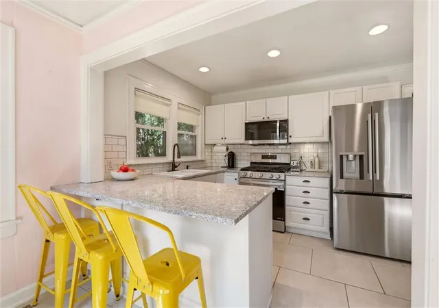 Photo 3 of Single family home for sale at 303 E 66th Street, Kansas City, MO 64113 | MLS# 2640855 | Listing updated on 2026-10-18