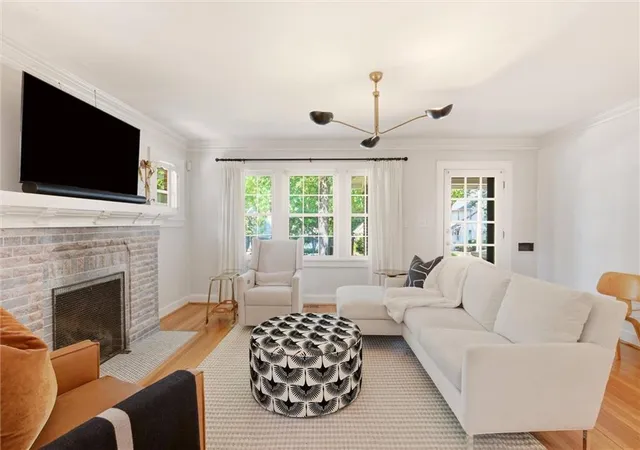 Photo 2 of Single family home for sale at 303 E 66th Street, Kansas City, MO 64113 | MLS# 2640855 | Listing updated on 2026-10-18