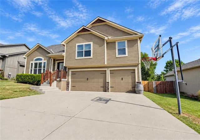 Photo 2 of Sale Pending at 1900 Curtis Dr, Greenwood, MO 64034 | MLS# 2640862 | Listing updated on 2026-09-14