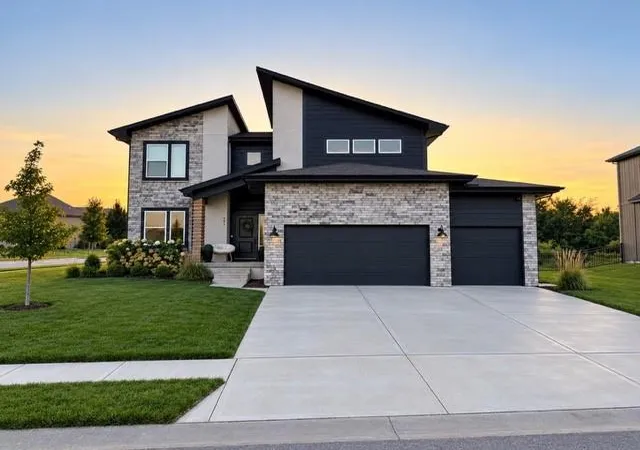 Photo 1 of Single family home for sale at 801 Bridgeshire Dr, Raymore, MO 64083 | MLS# 2640882 | Listing updated on 2026-09-24