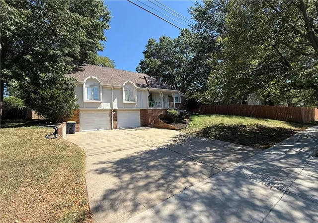 Photo 1 of Single family home for sale at 6705 N Overland Dr, Kansas City, MO 64151 | MLS# 2640895 | Listing updated on 2026-09-15