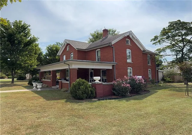 Photo 1 of Single family home for sale at 401 E Madison Ave, Iola, KS 66749 | MLS# 2640905 | Listing updated on 2026-09-12