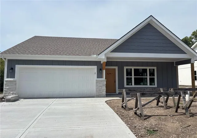 Photo 2 of Single family home for sale at 440 N Prairie St, Liberty, MO 64068 | MLS# 2640906 | Listing updated on 2026-09-13