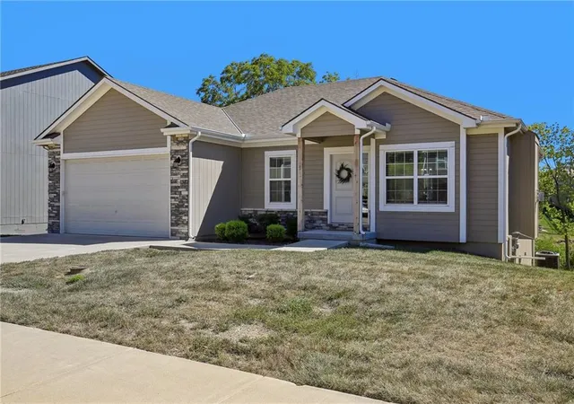 Photo 2 of Single family home for sale at 800 Nw Pampas St, Pleasant Hill, MO 64080 | MLS# 2640908 | Listing updated on 2026-09-15