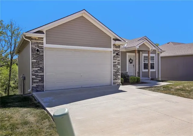 Photo 3 of Single family home for sale at 800 Nw Pampas St, Pleasant Hill, MO 64080 | MLS# 2640908 | Listing updated on 2026-09-15