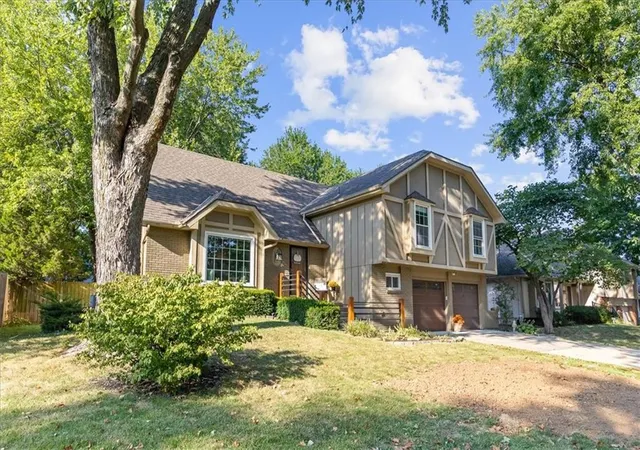 Photo 1 of Sale Pending at 1728 E Sleepy Holw Dr, Olathe, KS 66062 | MLS# 2640926 | Listing updated on 2026-09-12
