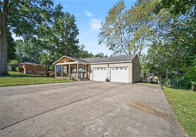 Photo 3 of Single family home for sale at 1300 Broadway St, Independence, MO 64050 | MLS# 2640933 | Listing updated on 2026-09-11